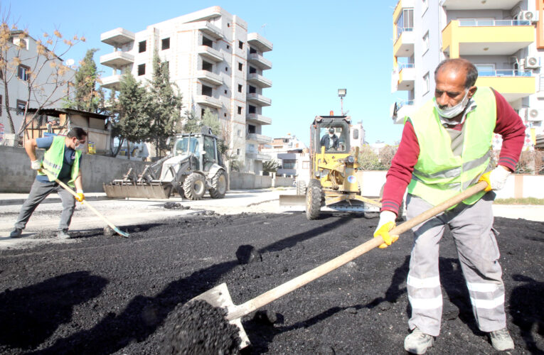 Bordür taşlarını yenileme hizmetine hız verildi.