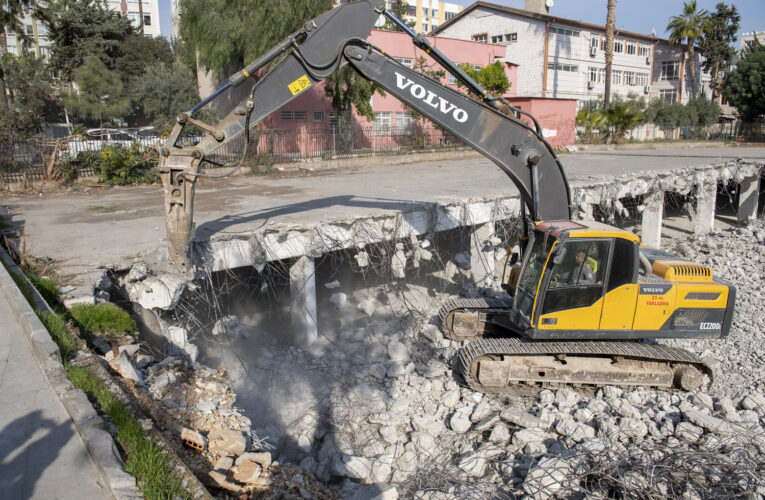 KATLI OTOPARK ÇALIŞMALARI TÜM HIZIYLA DEVAM EDİYOR