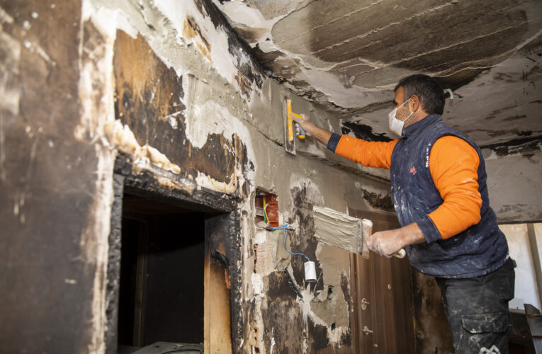 YANGIN MAĞDURU AİLENİN YUVAYA DÖNÜŞÜNE KISA SÜRE KALDI