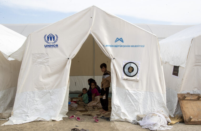 TARIM İŞÇİLERİNİN SAĞLIK KONTROLLERİ YAPILDI, HİJYEN KİTİ VE SÜT DAĞITILDI