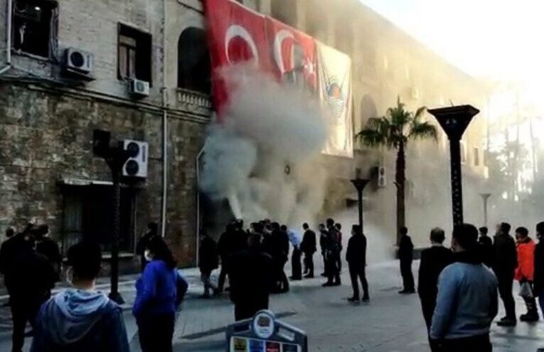 MERSİN BÜYÜKŞEHİR BELEDİYESİ SALDIRI İLE İLGİLİ AÇIKLAMA YAPTI!