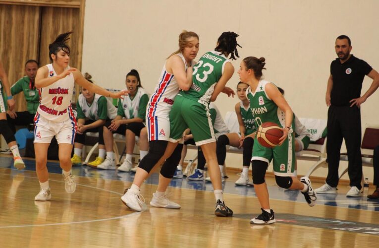 KADIN BASKETBOLCULAR CEYHAN EKİBİNİ 74-64 MAĞLUP ETTİ