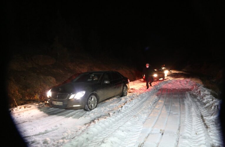 ERDEMLİ BELEDİYESİ KARDA MAHSUR KALAN 16 KİŞİYİ KURTARDI