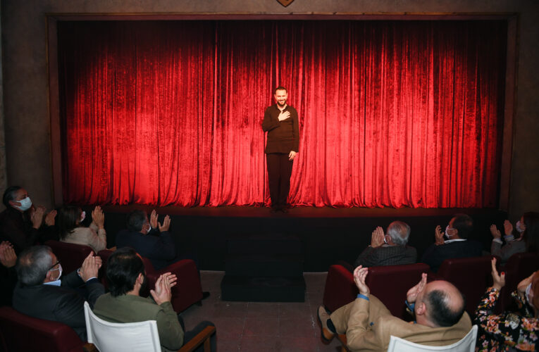 SEÇER’DEN TİYATROCULARA: “BUGÜN SİZLERİN GÜNÜ”