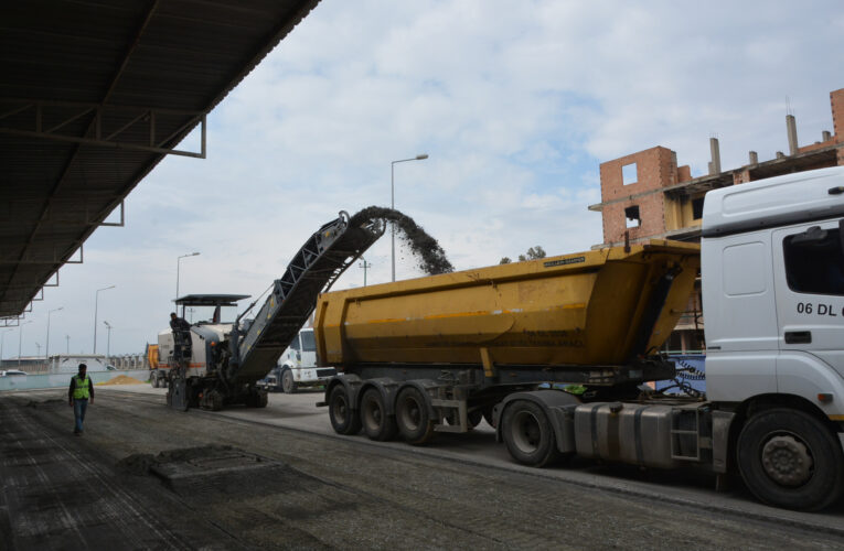 BÜYÜKŞEHİR’DEN TARSUS HAL KOMPLEKSİ’NDE ASFALT ÇALIŞMASI