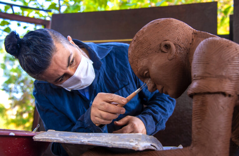 “Kitap okuyan çocuk heykeli ve kitaptan oluşan bir kompozisyon çalışması hazırladık”