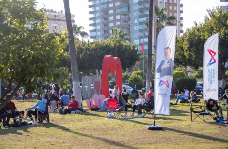 MERSİNLİLER ŞARKILARLA “HOŞ GELDİN BAHAR” DİYOR