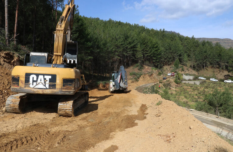 ANAMUR’DA 7 MAHALLENİN KULLANDIĞI GRUP YOLU İYİLEŞTİRİLİYOR