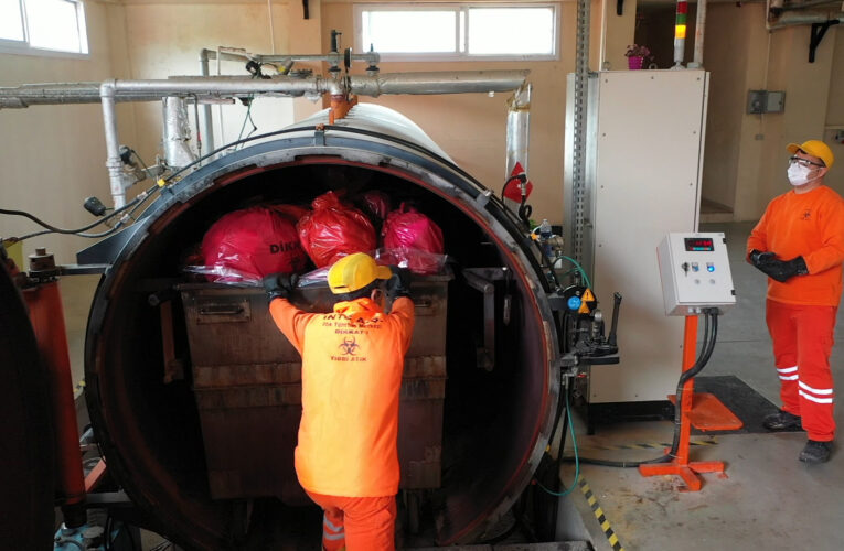 TIBBİ ATIKLAR BERTARAF EDİLEREK BULAŞ RİSKİ EN AZA İNDİRİLİYOR