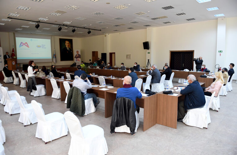 MERSİN, YAŞLI DOSTU KENT OLMA YOLUNDA İLERLİYOR