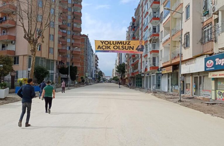 BÜYÜKŞEHİR’İN ÇALIŞMALARI İLE YOLLAR KONFORLU, KALDIRIMLAR GÜVENLİ HALE GELİYOR