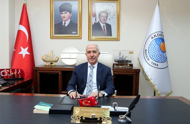 AKDENİZ BELEDİYESİ’NDE BAYRAK DEĞİŞİMİ