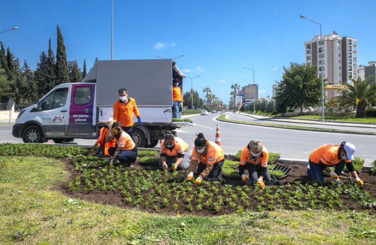 MERSİN’E ÇİÇEKLER DOLUSU BAHAR GELDİ