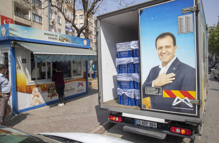MER-EK BÜFESİNDEN 5 BİN EKMEK SATIN ALINDI, VATANDAŞA ÜCRETSİZ ULAŞTI