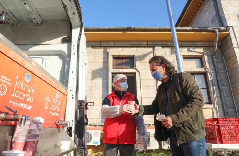 MERSİN BÜYÜKŞEHİR’İN ÇORBASI 62 NOKTADA VATANDAŞLARA ULAŞIYOR