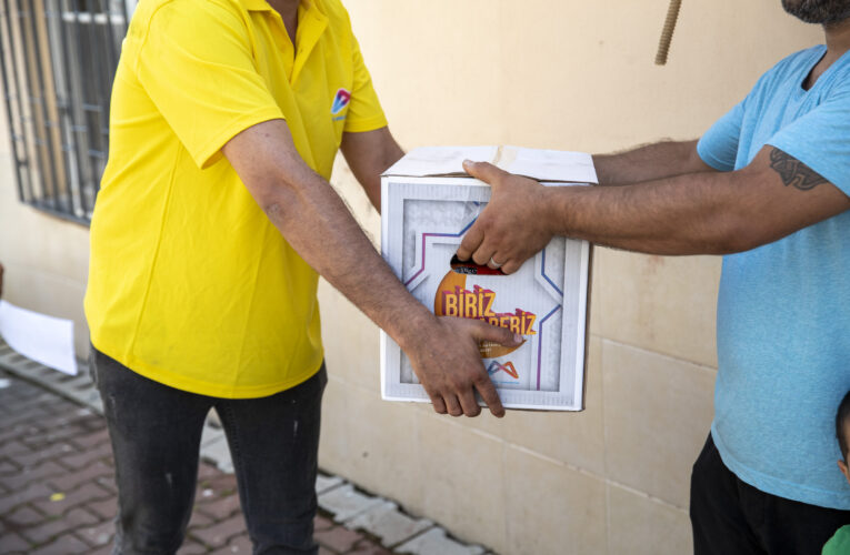 BÜYÜKŞEHİR, BAYRAM ÖNCESİ DAR GELİRLİ VATANDAŞLARA ULAŞMAYA DEVAM EDİYOR