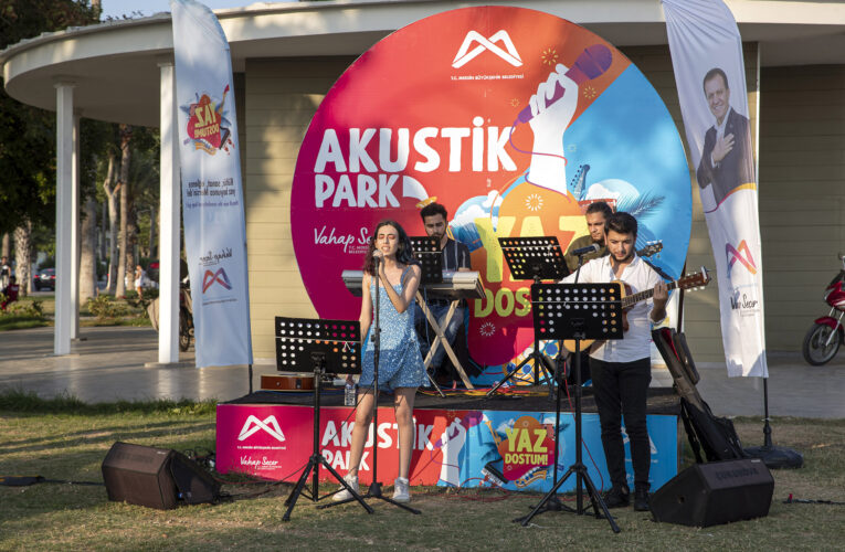 BÜYÜKŞEHİR’DEN YKS SONRASI GENÇLERE İÇECEK İKRAMI VE KONSER