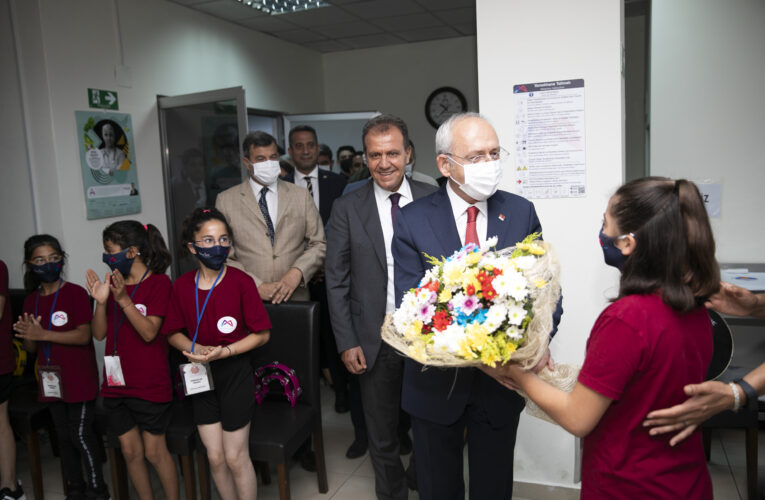 İlk ziyaret Kır Çiçekleri’ne