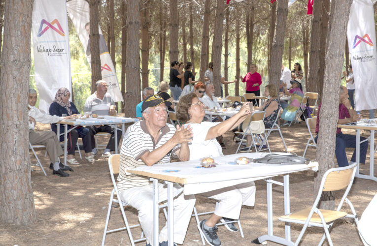 EMEKLİLER GÜNÜ’NDE YAŞ ALMIŞ YURTTAŞLAR STRES ATIP, MUTLU OLDU