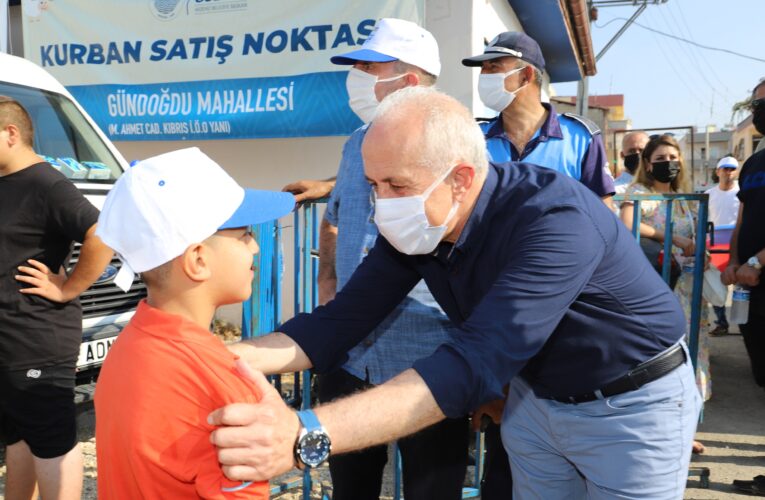 BAŞKAN GÜLTAK, BAYRAMDA DA HALKIN ARASINDA