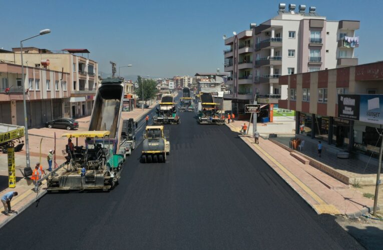 2 bin 200 metre uzunluğundaki bölümde asfalt serimi sürüyor