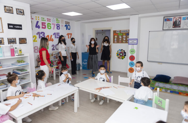 TÜRKİYE’DEKİ İLKLERDEN MÜNİR ÖZKUL KREŞİ’NDE ZAFER COŞKUSU