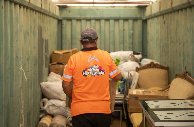 BÜYÜKŞEHİR’İN YANGINZEDELER İÇİN YAPTIĞI DAYANIŞMA ÇAĞRISI ÜZERİNE MERSİNLİLER SEFERBER OLDU