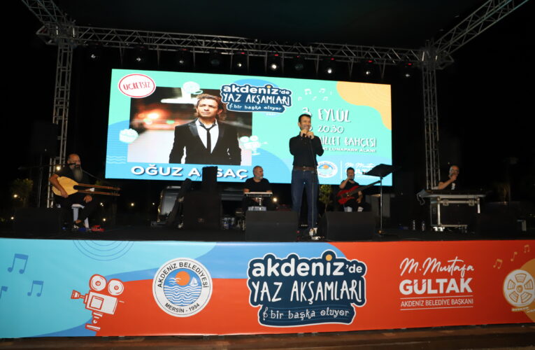 Aksaç, sahne performansı ile Akdenizlilere eğlence dolu bir akşam yaşattı