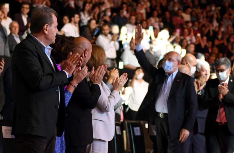 Genel Başkan Kılıçdaroğlu havalimanında karşılandı