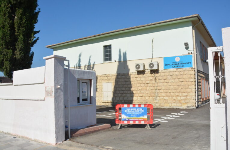 DUMLUPINAR HÜRRİYET OKULU’NUN BAHÇESİ GÜZELLEŞTİRİLDİ