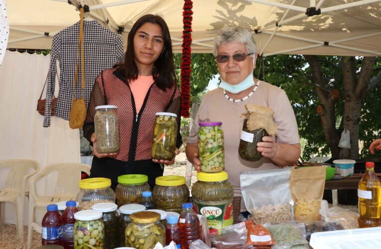 UZUNCABURÇ’UN BEREKETLİ TOPRAKLARININ ÜRÜNLERİ ‘ÜRETİCİ KADIN STANTLARI’NDA YERİNİ ALDI