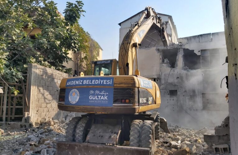 Yoğun şikayet alan harabe binaların yıkımı devam edecek