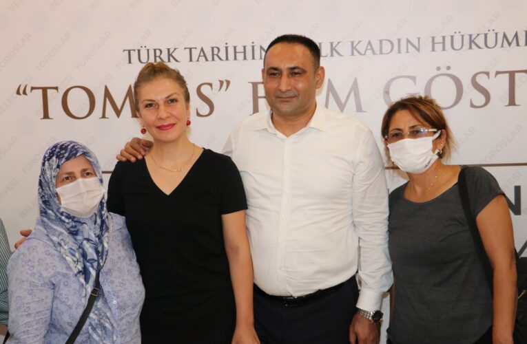 BAŞKAN YILMAZ, 100 KADINLA “TOMRİS” FİLMİNİ İZLEDİ