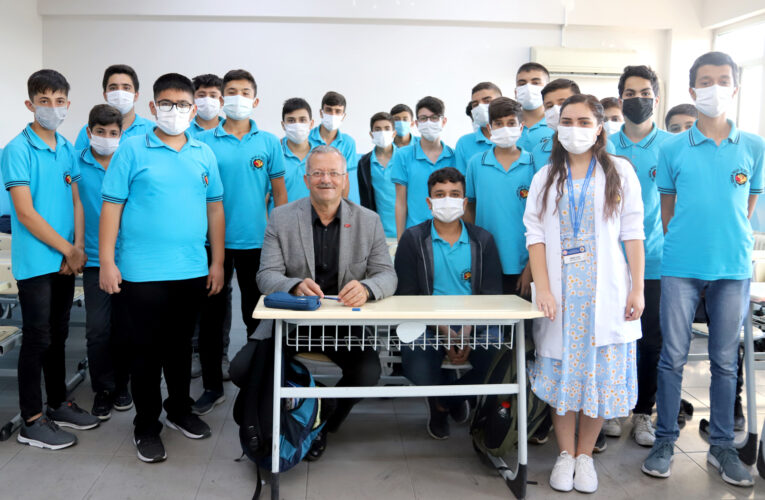 Sabri Tekli öğrencilerin davetini geri çevirmedi