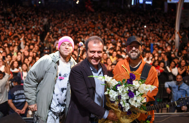 MERSİN BÜYÜKŞEHİR’İN 29 EKİM KONSERLERİNDE TARSUS’TA ATHENA SAHNE ALDI