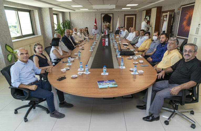 BÜYÜKŞEHİR, “AKDENİZ İLÇESİ, İSTİKLAL CADDESİ VE ÇEVRESİ KENTSEL TASARIM PROJESİ”Nİ ESNAFLA KONUŞTU