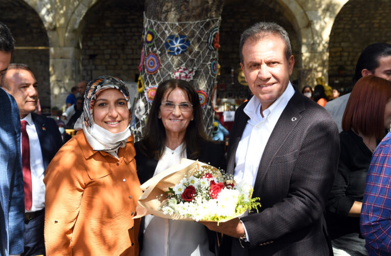 MERSİN’İ KARIŞ KARIŞ GEZEN BAŞKAN SEÇER, VATANDAŞLARIN TALEPLERİNİ DİNLİYOR