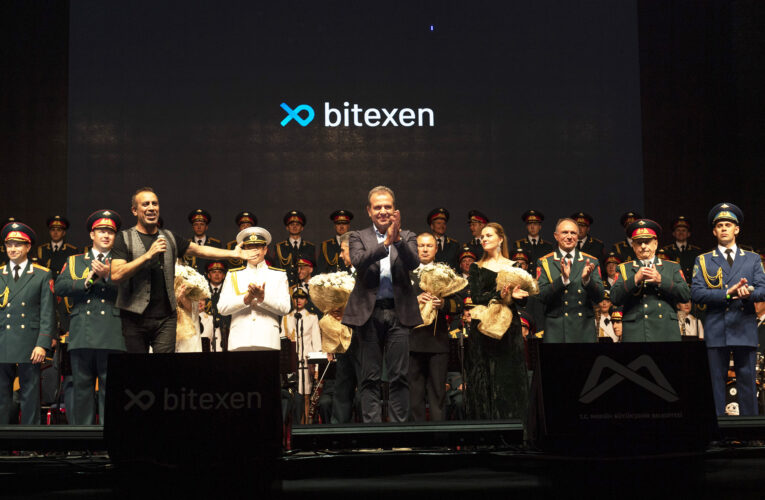 CUMHURİYET MARŞLARI MERSİN’DE YANKILANDI, MERSİNLİLER COŞKU SELİ OLUŞTURDU