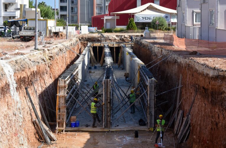 MESKİ, GÖÇMEN KAVŞAĞI’NDA DEPLASE ÇALIŞMALARINA DEVAM EDİYOR