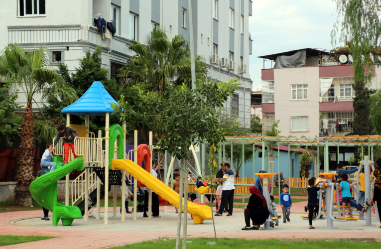 YASEMİN PARKI BAŞTAN SONA YENİLENDİ