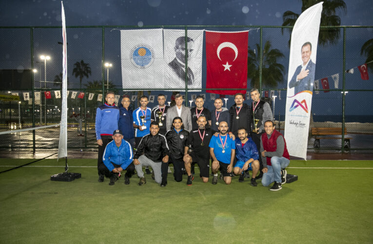 BÜYÜKŞEHİR’İN ÖĞRETMENLER GÜNÜ AYAK TENİSİ TURNUVASI SONA ERDİ