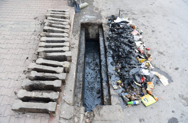 MESKİ’DEN ‘YAĞMURSUYU IZGARALARI ÇÖP KUTUSU DEĞİLDİR!’ UYARISI