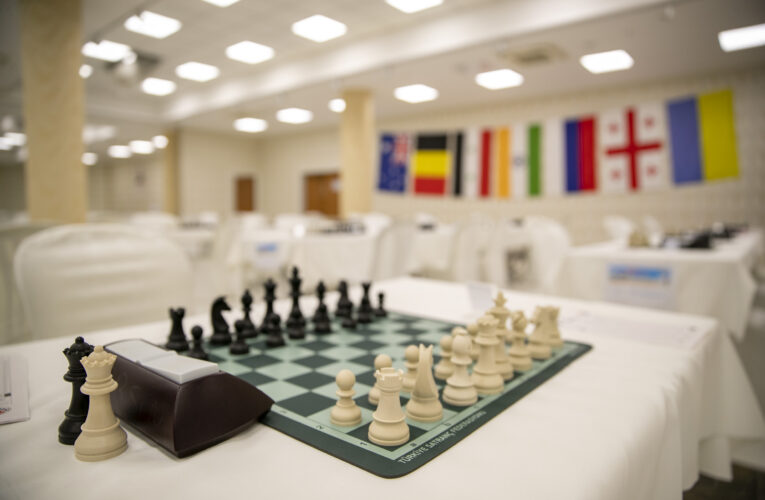 MERSİN BÜYÜKŞEHİR’İN ULUSLARARASI SATRANÇ TURNUVASI İLK HAMLELERLE BAŞLADI