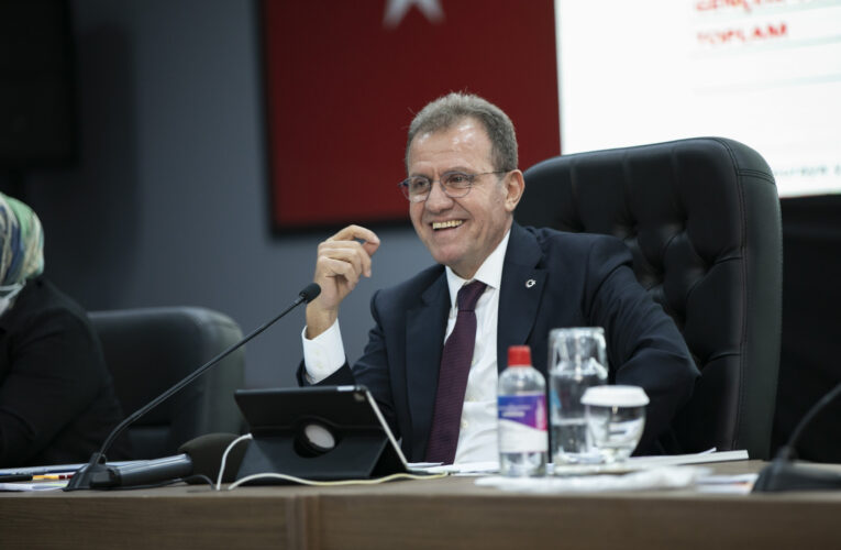 “Yol olmazsa medeniyet olmuyor ama insanların karnı doymasa da yol beş para etmiyor”