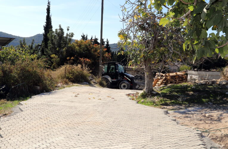 Muhtar Ateş; “Eşek ile çıkılamayan yolları şimdi araçlarımızla geçebiliyoruz”