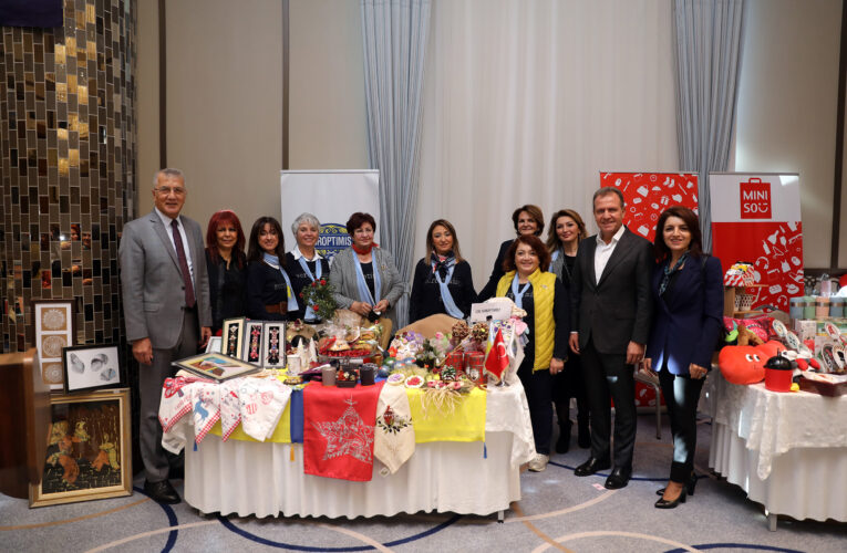 BAŞKAN SEÇER, MERSİN AKDENİZ LİONS KULÜBÜ’NÜN 6. YILBAŞI ALIŞVERİŞ ŞENLİĞİ’NE KATILDI