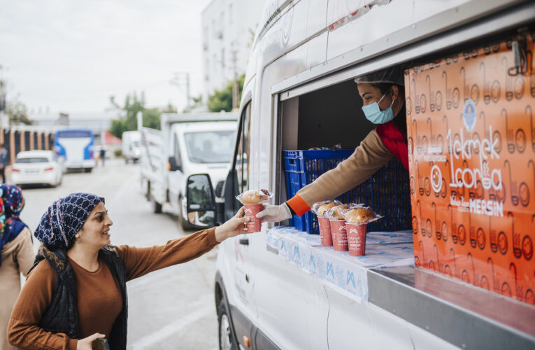 ‘1 EKMEK 1 ÇORBA’ VATANDAŞLARIN İÇİNİ ISITMAYA DEVAM EDİYOR