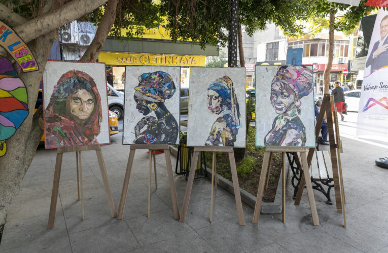 Stantlarda bez çantalardan seramik ürünlere kadar onlarca eser yer aldı