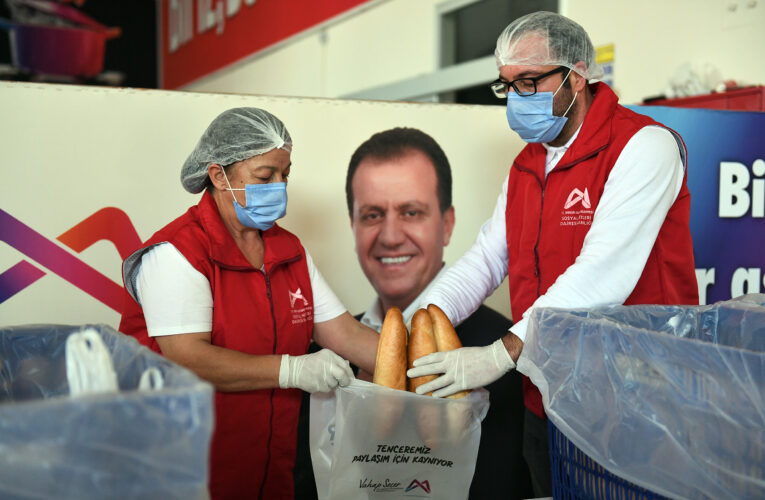 BÜYÜKŞEHİR, ALIM GÜCÜ DÜŞEN VATANDAŞI ÜCRETSİZ EKMEK DAĞITIMIYLA DESTEKLEMEYE DEVAM EDİYOR