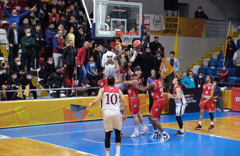 BÜYÜKŞEHİR MSK KADIN VE ERKEK BASKETBOL TAKIMLARI SEVİNDİRDİ